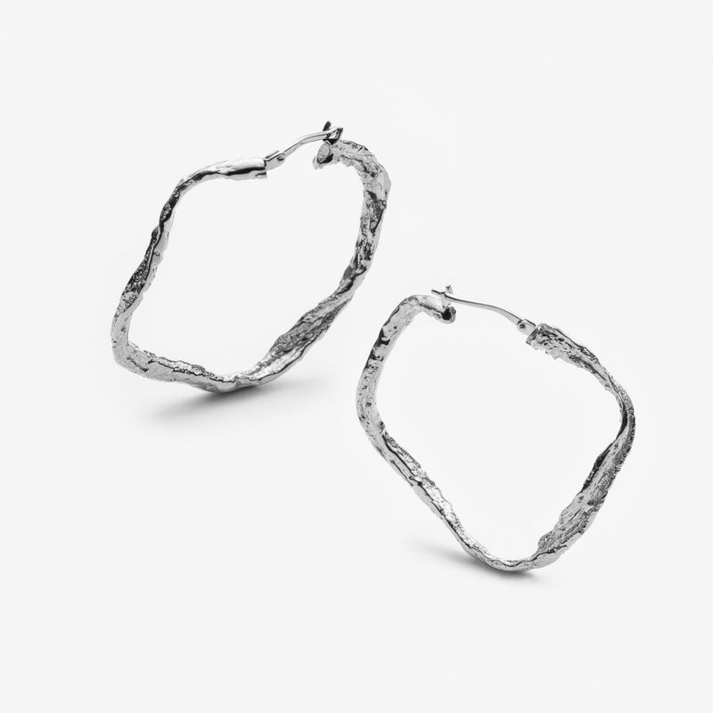 Émilie - Grands anneaux d’oreilles ondulés fait au Québec