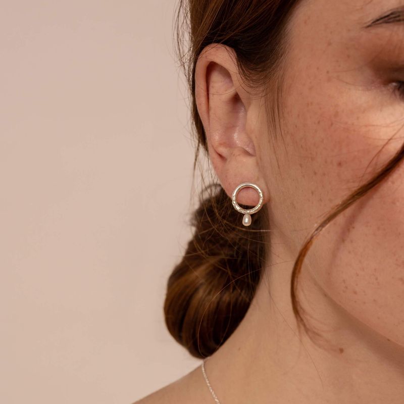 Laure - Boucles d’oreilles circulaires avec perle d’eau douce