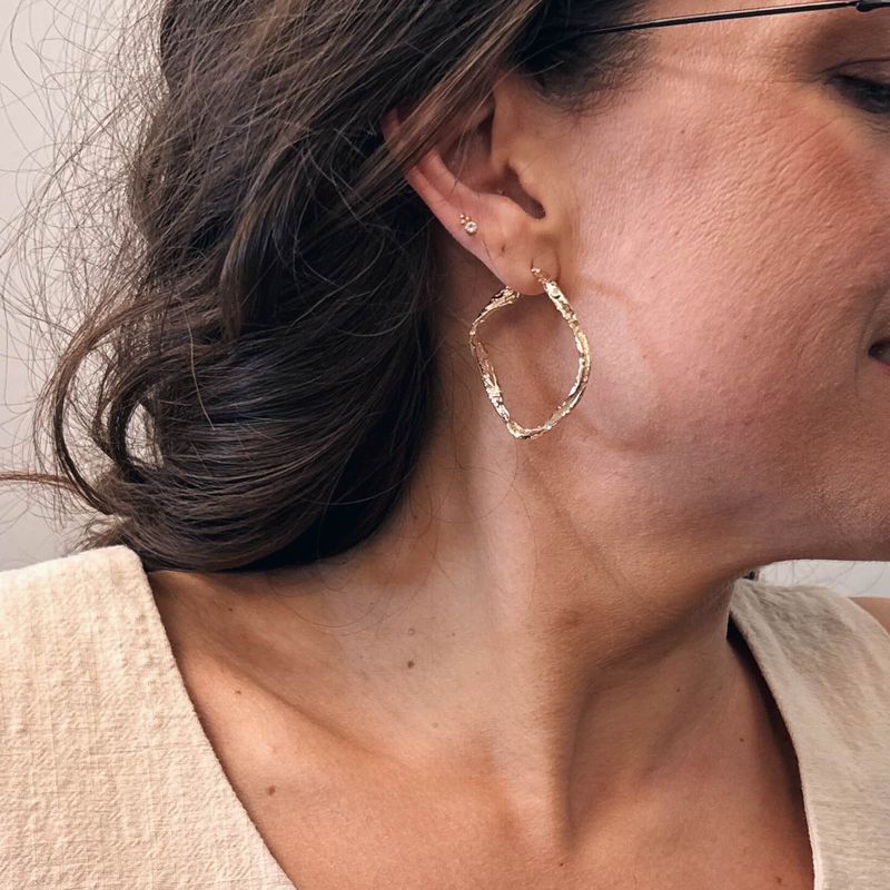 Émilie - Grands anneaux d’oreilles ondulés fait au Québec