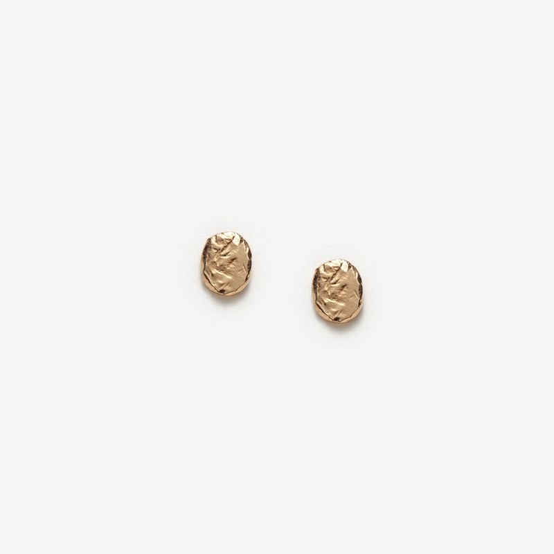 Élise - Petites boucles d’oreilles clou en argent texturé