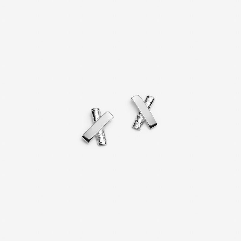 Déterminée - Boucles d’oreilles en forme de X - Option avec perle