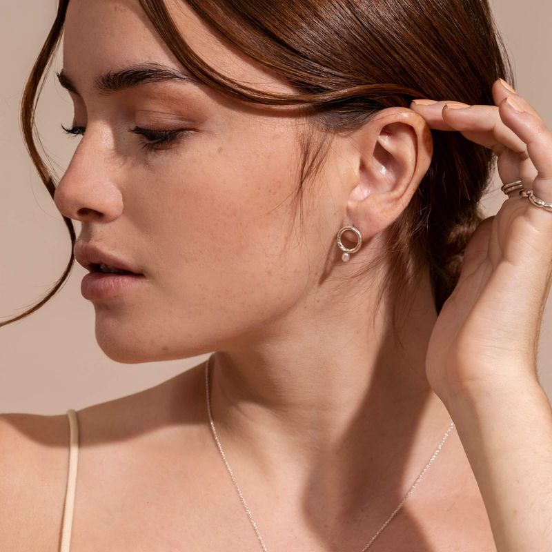 Laure - Boucles d’oreilles circulaires avec perle d’eau douce