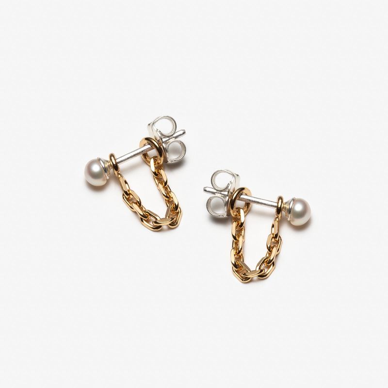 Boucles d’oreilles avec chaines pendantes et petites perles