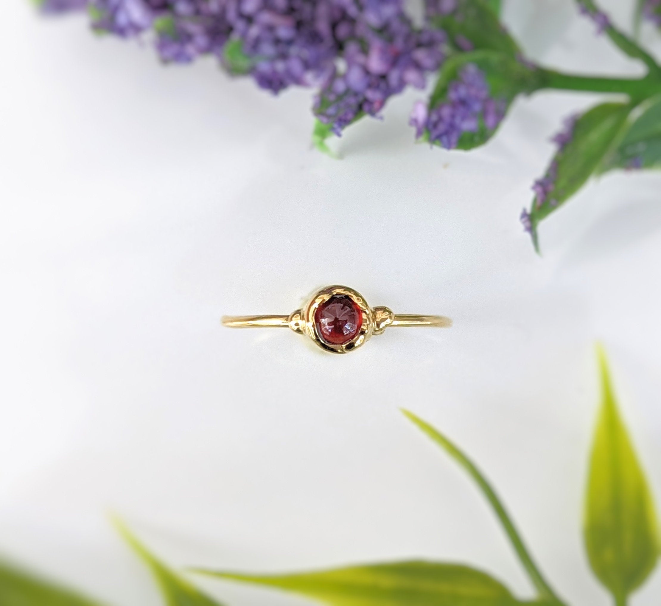 Bague empilable Dainty Garnet