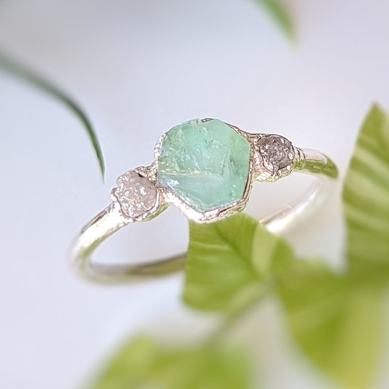 Bague Émeraude & diamants bruts en Argent fin