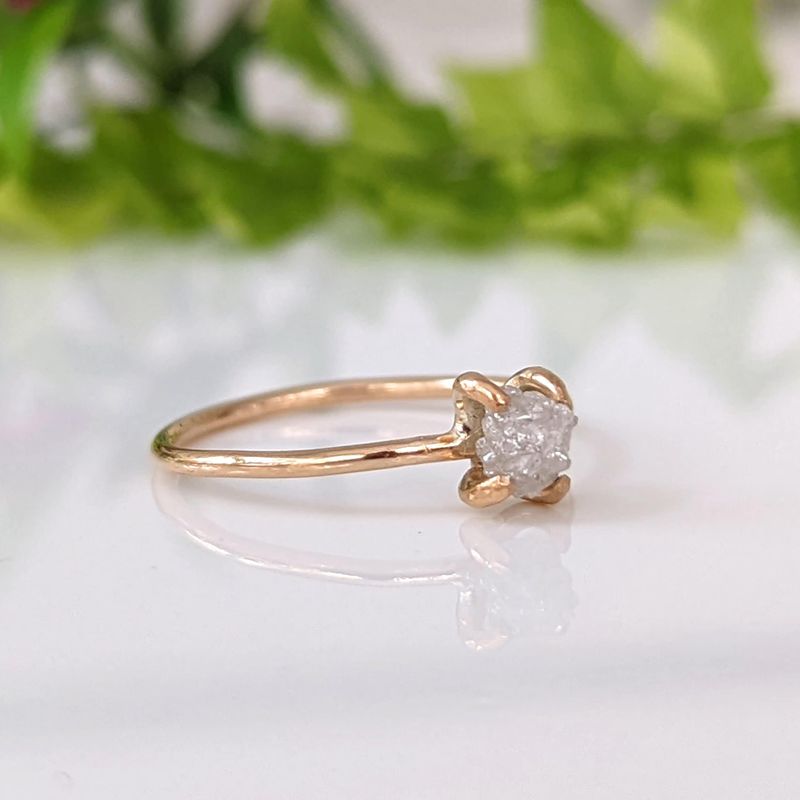 Bague de fiançailles diamant brut
