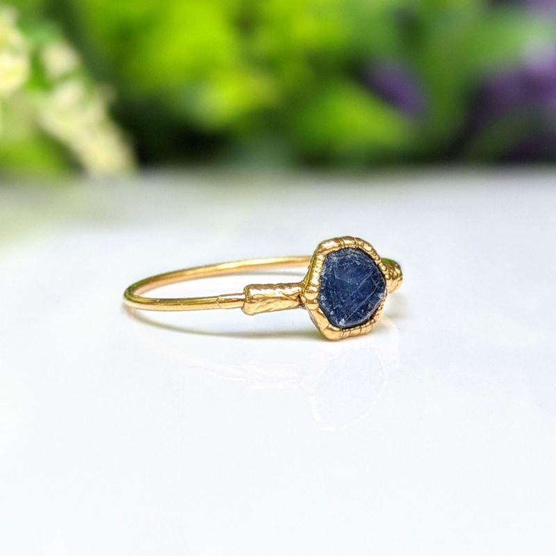 Bague Saphir bleu brut