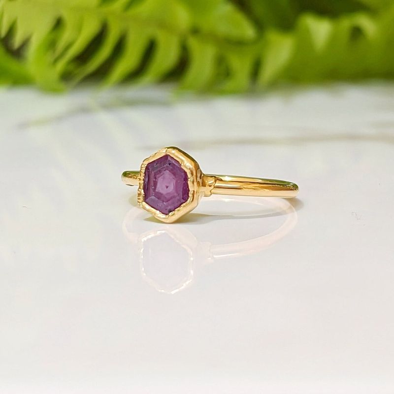 Pink Star Sapphire ring in 18k Gold