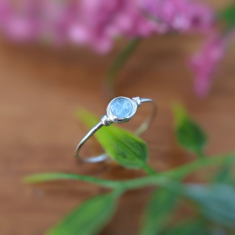 Bague superposable Dainty Blue Topaz