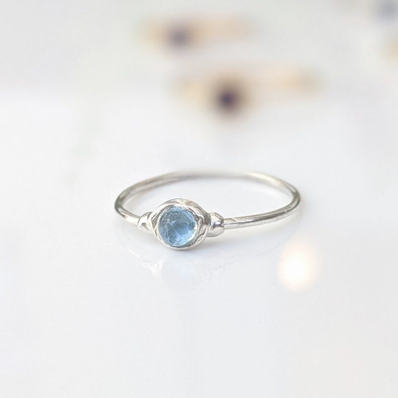 Bague superposable Dainty Blue Topaz
