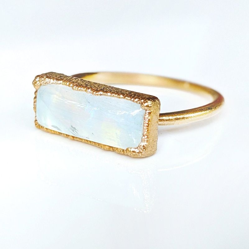 Bague pierre de lune arc-en-ciel naturelle