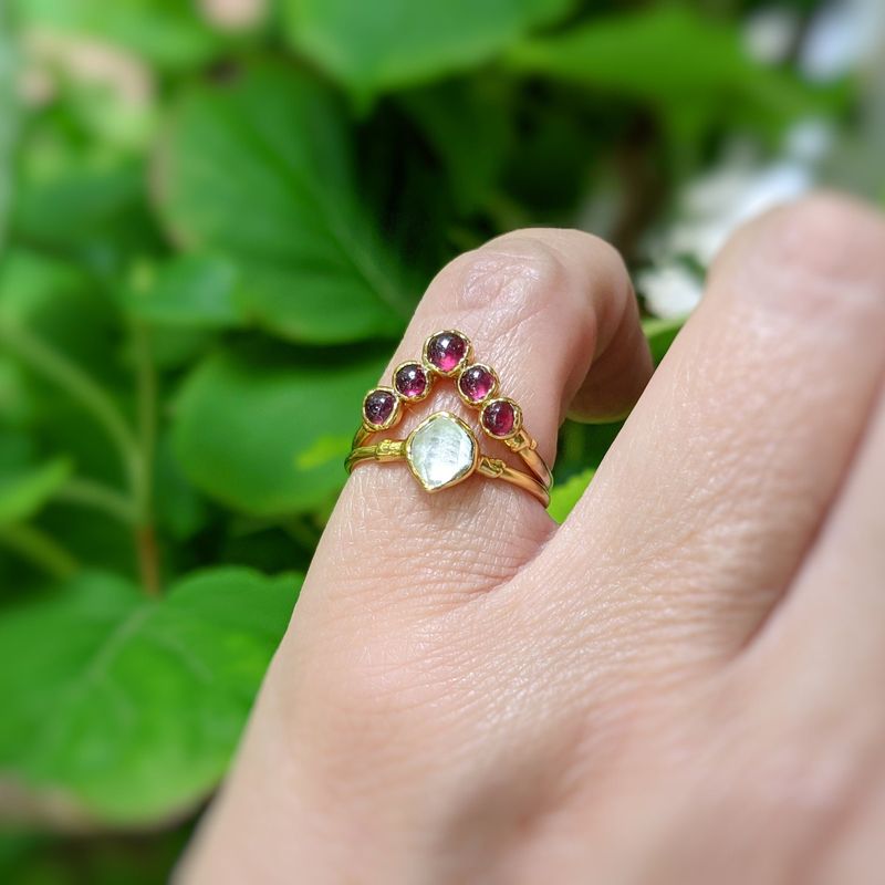 Ensemble d'alliances de mariée Ruby Chevron