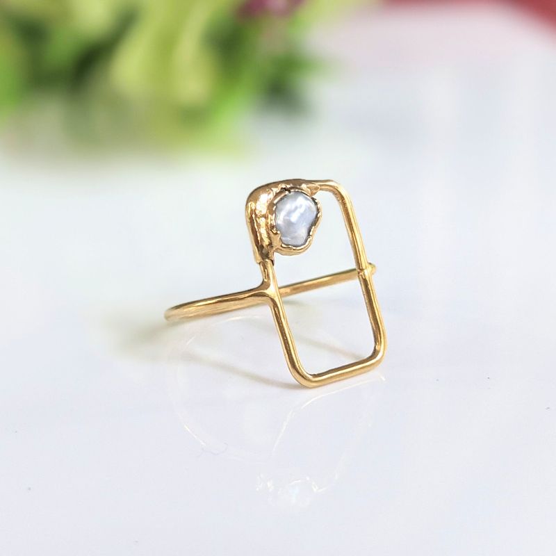Bague géométrique or massif perle d'eau douce