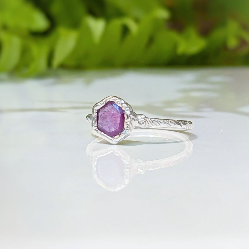 Pink Star Sapphire ring in 18k Gold