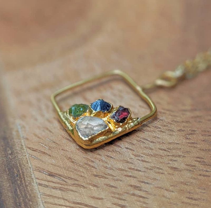 Collier pierre de naissance
