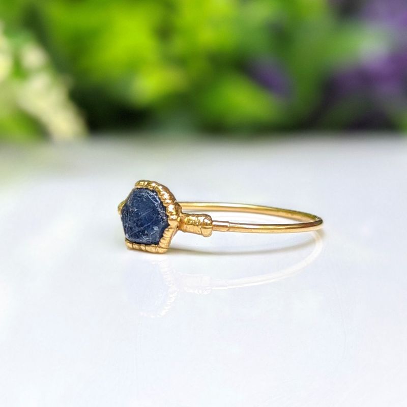 Bague Saphir bleu brut
