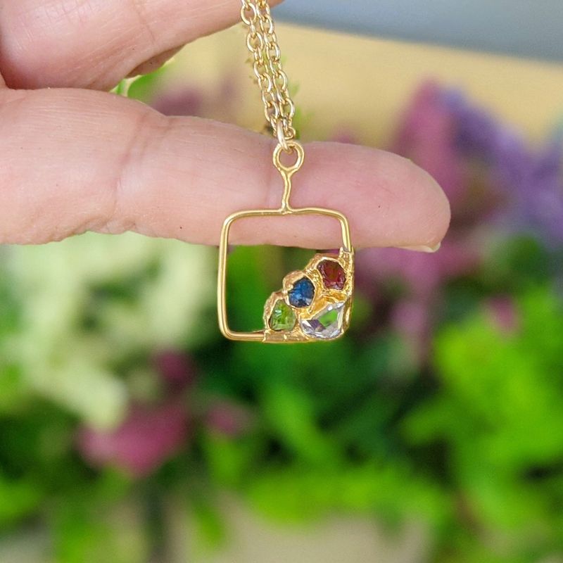 Collier pierre de naissance