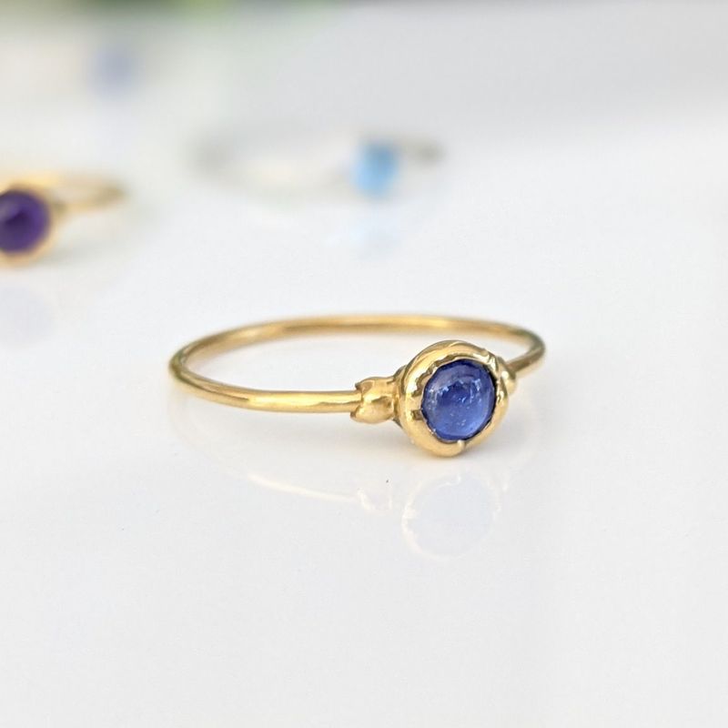 Bague empilable Dainty Sapphire