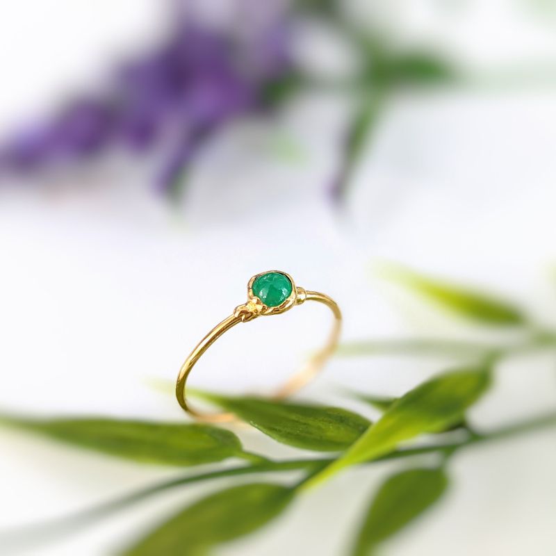 Bague empilable Dainty Emerald
