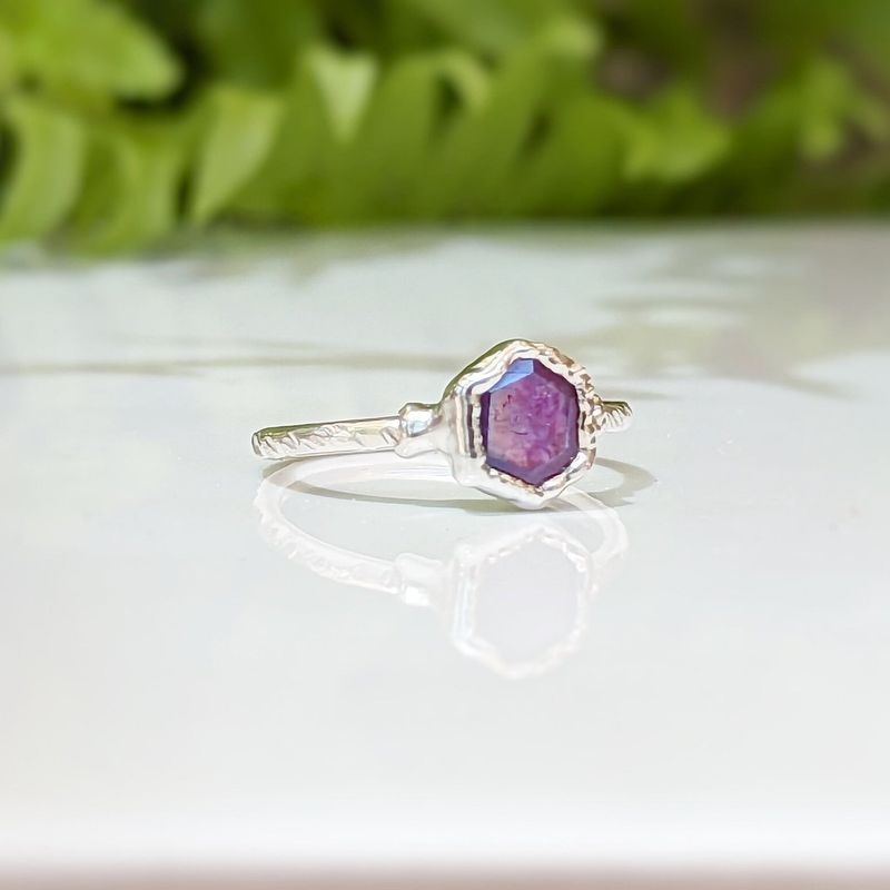 Pink Star Sapphire ring in 18k Gold