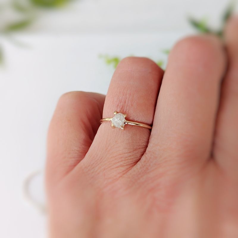 Bague de fiançailles diamant brut