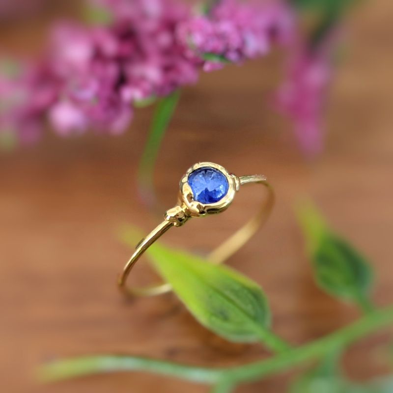 Bague empilable Dainty Sapphire