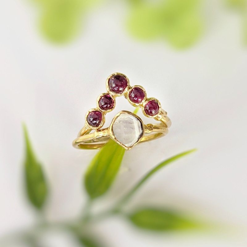 Ensemble d'alliances de mariée Ruby Chevron