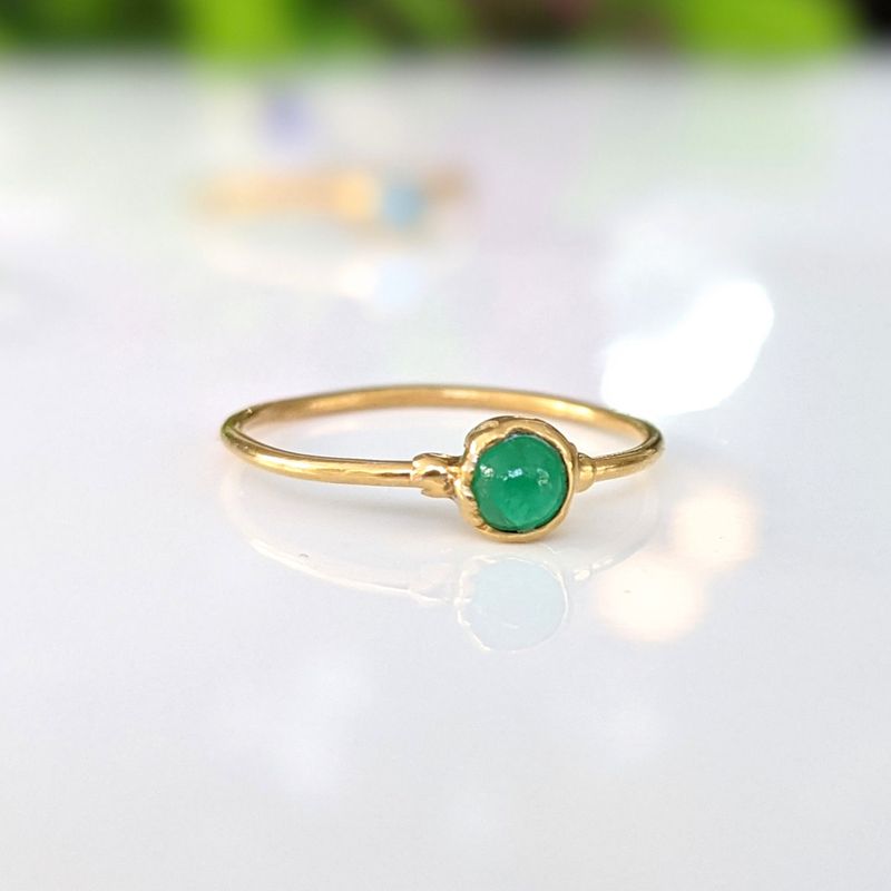 Bague empilable Dainty Emerald