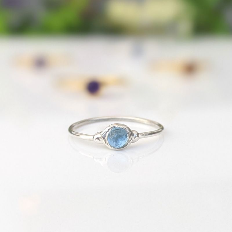 Bague superposable Dainty Blue Topaz