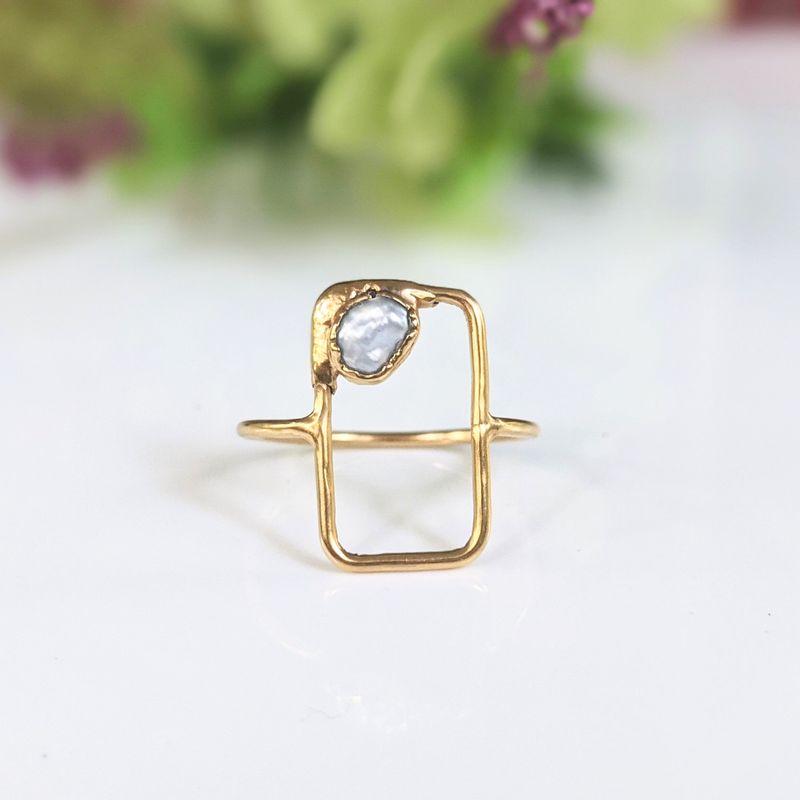 Bague géométrique or massif perle d'eau douce