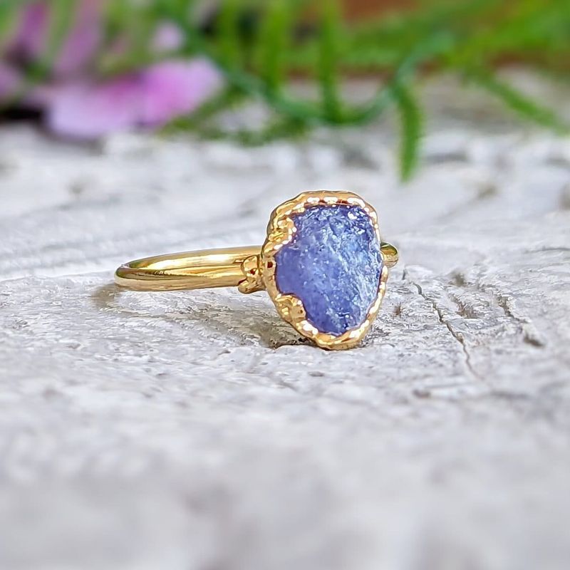 Raw Tanzanite ring in 18k Gold