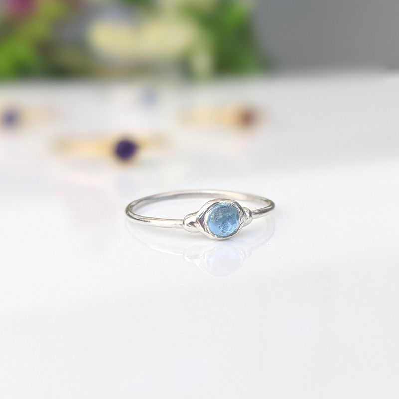 Bague superposable Dainty Blue Topaz