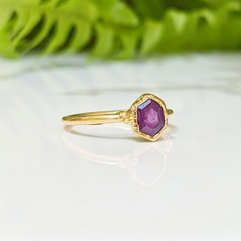 Pink Star Sapphire ring in 18k Gold