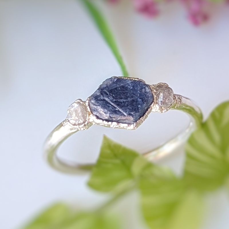 Bague Saphir et diamants bruts