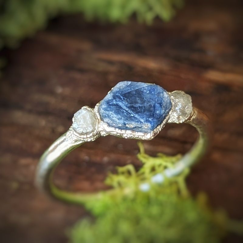 Bague Saphir et diamants bruts