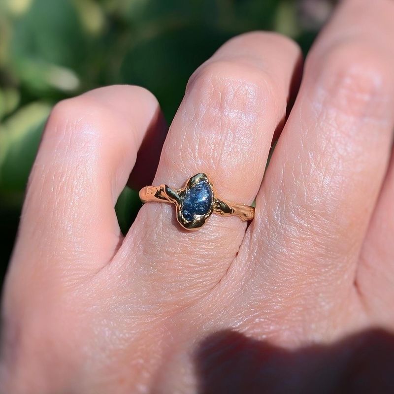 Australian Sapphire ring in Solid 14k Gold