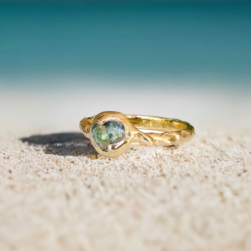 Australian Sapphire ring in Solid 14k Gold