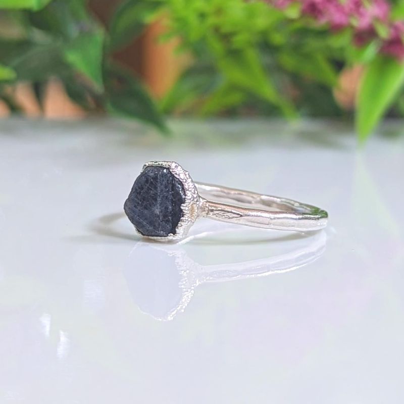 Raw Sapphire & diamond Chevron ring set