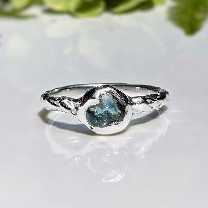 Australian Sapphire ring in Solid 14k Gold