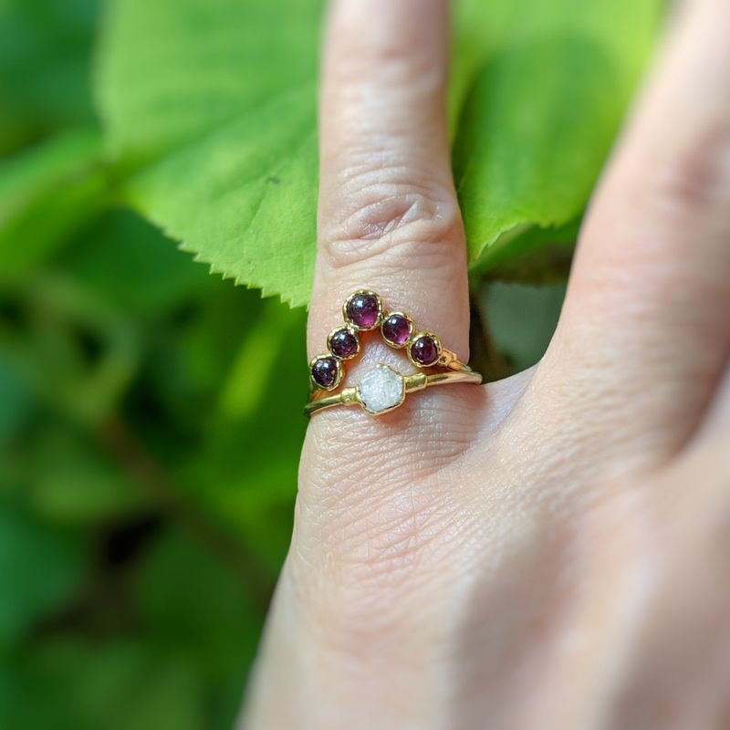Ensemble d'alliances de mariée Ruby Chevron