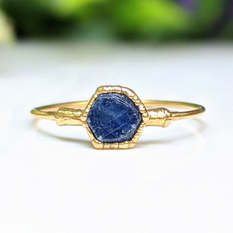 Bague Saphir bleu brut