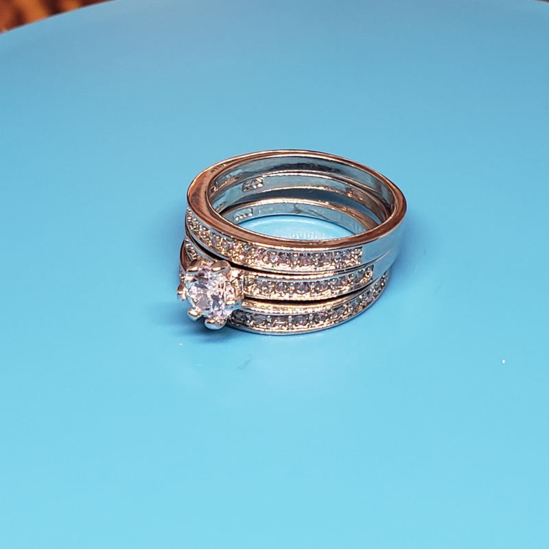 (BAG-068) Jolie bague La Triple Couronne!!