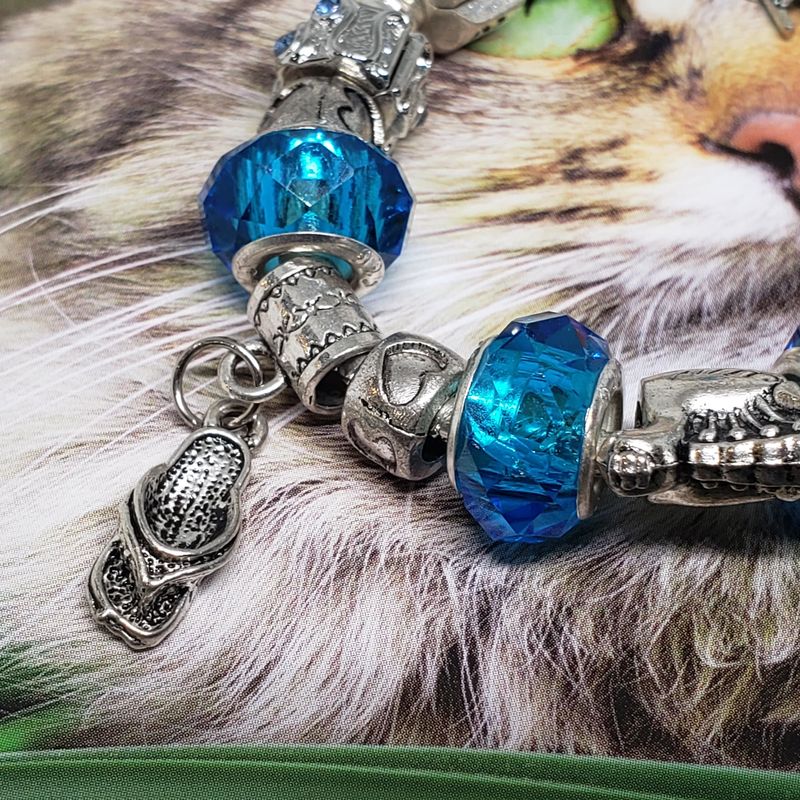 (P-034) Bracelet avec billes et breloques