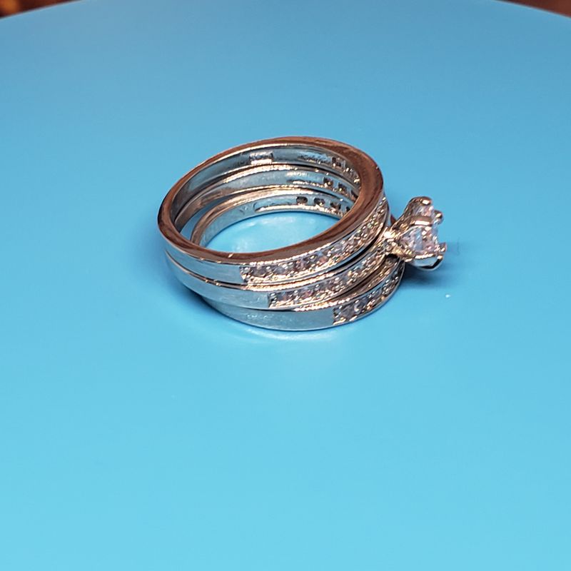 (BAG-068) Jolie bague La Triple Couronne!!