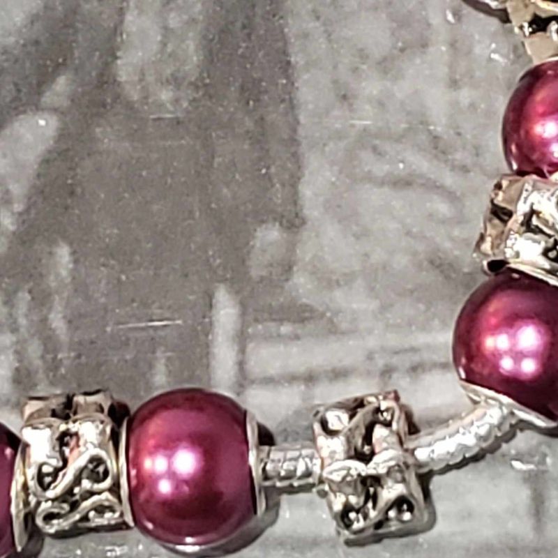 (P-009) Bracelet avec billes et breloques