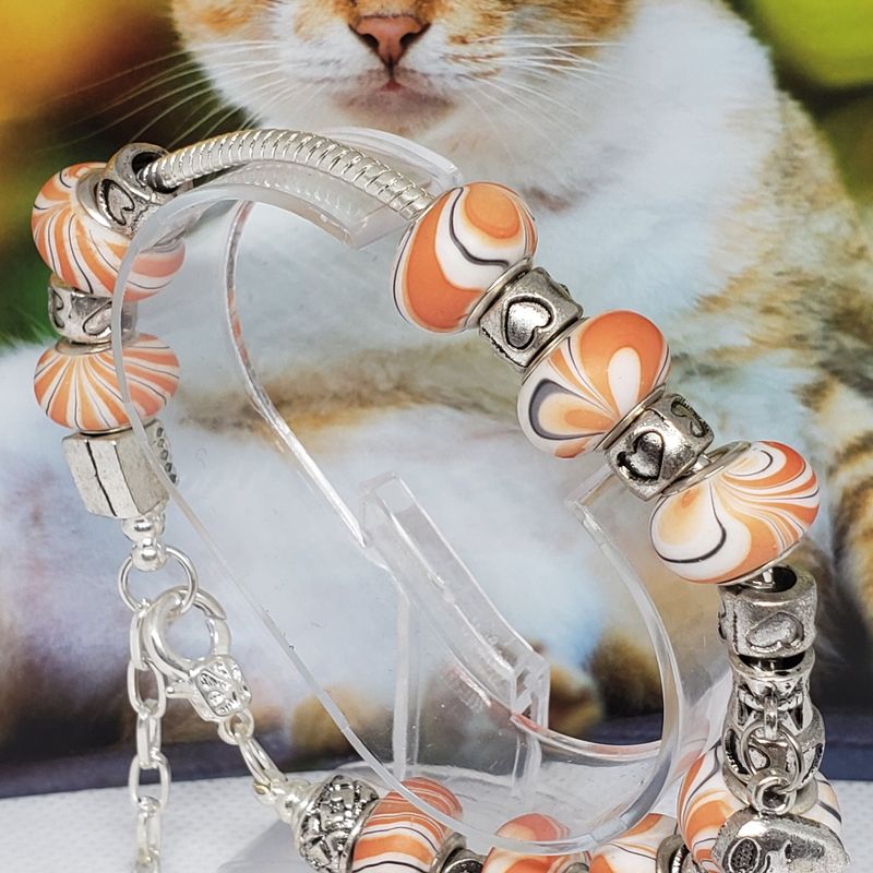 (P-043) Bracelet avec billes et breloques