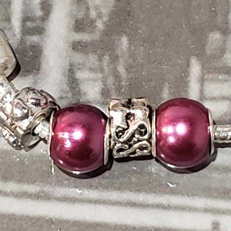 (P-009) Bracelet avec billes et breloques