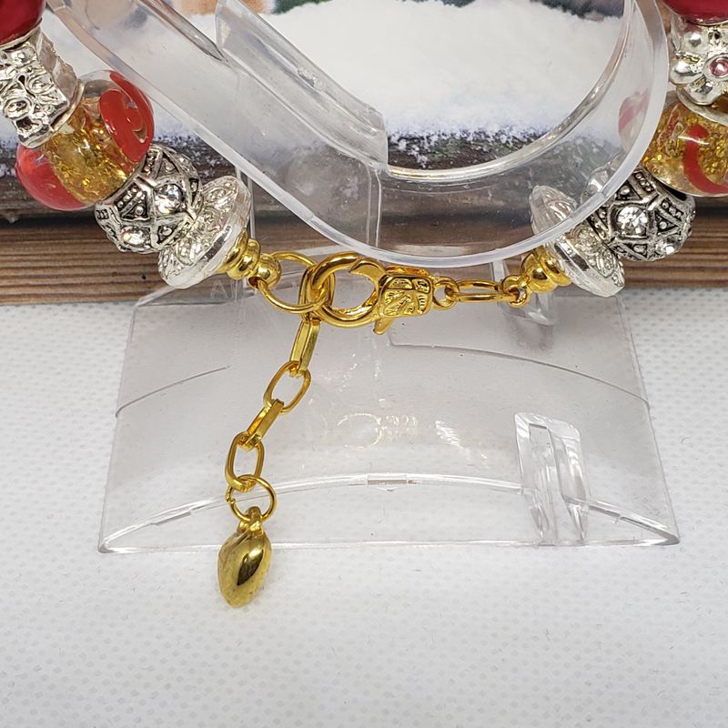 (P-041) Bracelet avec billes et breloques