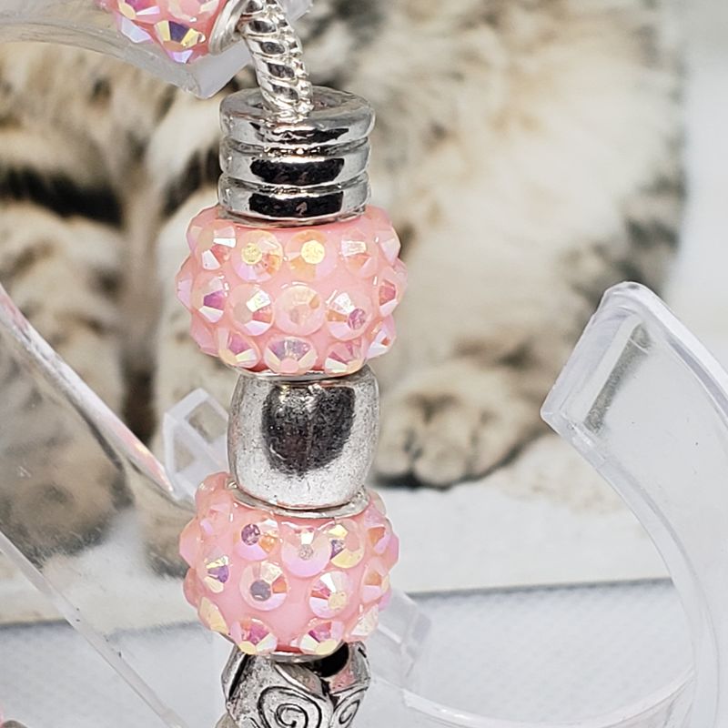 (P-044) Bracelet avec billes et breloques