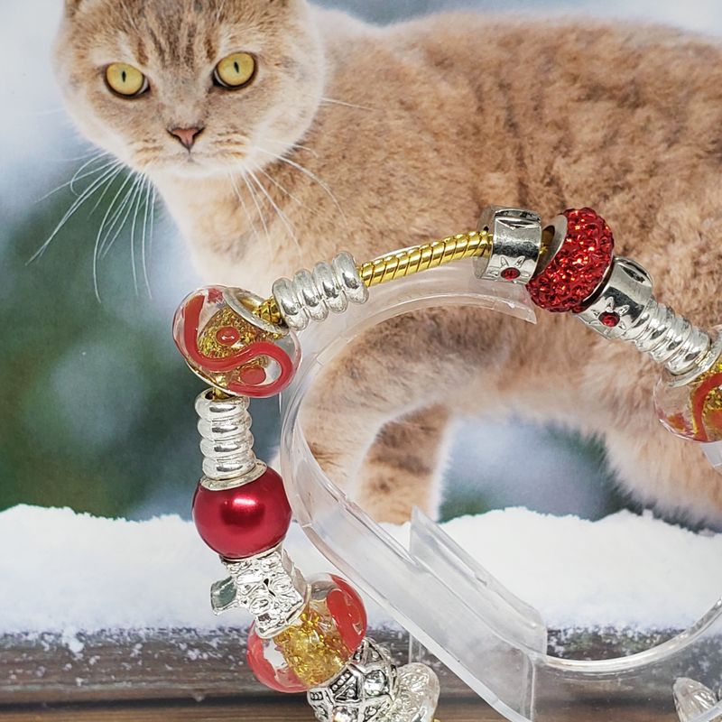 (P-041) Bracelet avec billes et breloques